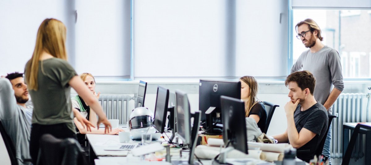 Ludovic Lacay dans les bureaux de Tictrac